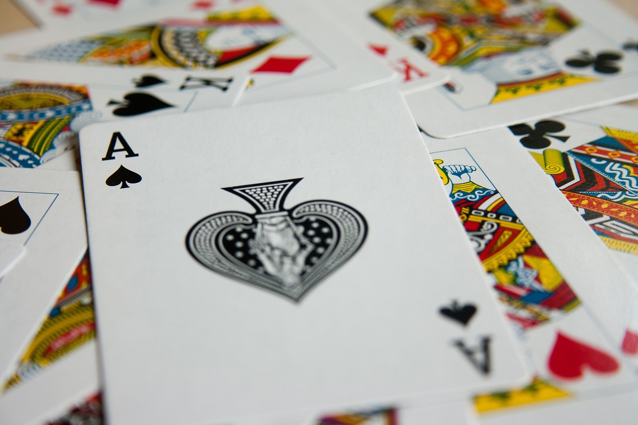 The Real Math Behind the Casino Floor: RTP, Edge, and Bankroll